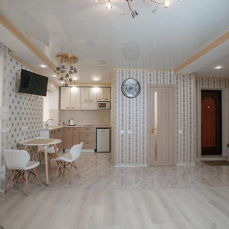 Apartaments On Preobrazhenskaya 8 โครโปนิตสกี ภายนอก รูปภาพ