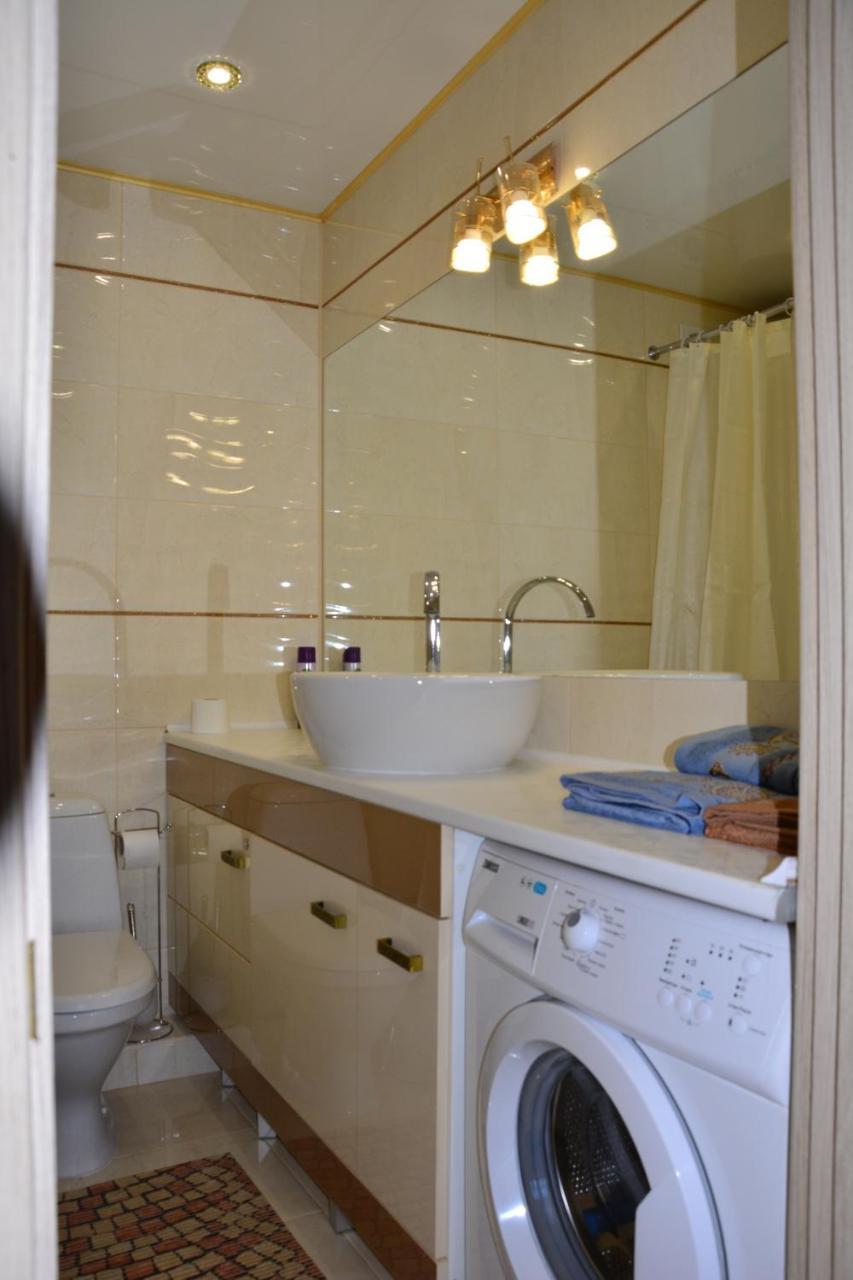 Apartaments On Preobrazhenskaya 8 โครโปนิตสกี ภายนอก รูปภาพ